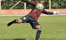 Goleiro do Sub-20 do Grêmio Barueri, Luiz Guilherme comemora título da Paulista Cup