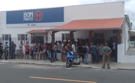 Com seis meses de atraso, restaurante BOM PRATO é inaugurado