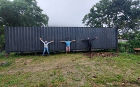 Moradores dos Pilões buscam doações para transformar container em biblioteca