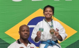 Luiza Alves, de 15 anos, também conquistou seu primeiro ouro no CBK (Campeonato Brasileiro de Karate)