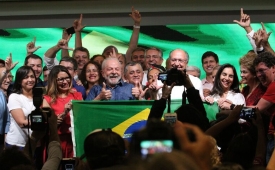 Em primeiro discurso, Lula diz que combate à miséria é sua missão