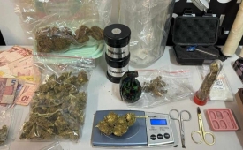 Polícia Civil prende duas mulheres suspeitas de tráfico de drogas em Santos