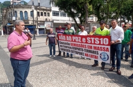 Trabalhadores portuários se manifestam contra demissões em Santos
