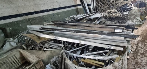 Polícia Civil apreende 10 toneladas de material de origem criminosa em ferro velho de Santos