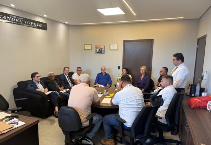 Fórum Social da Baixada Santista entrega Carta Compromisso nas Câmaras de Santos e Cubatão