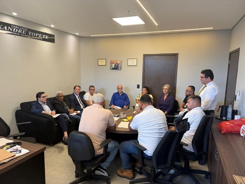 Fórum Social da Baixada Santista entrega Carta Compromisso nas Câmaras de Santos e Cubatão
