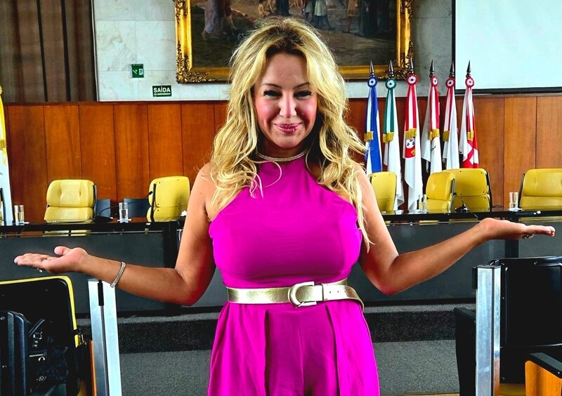 Cris Lopes celebra 1 ano do Conectadas Brasil
