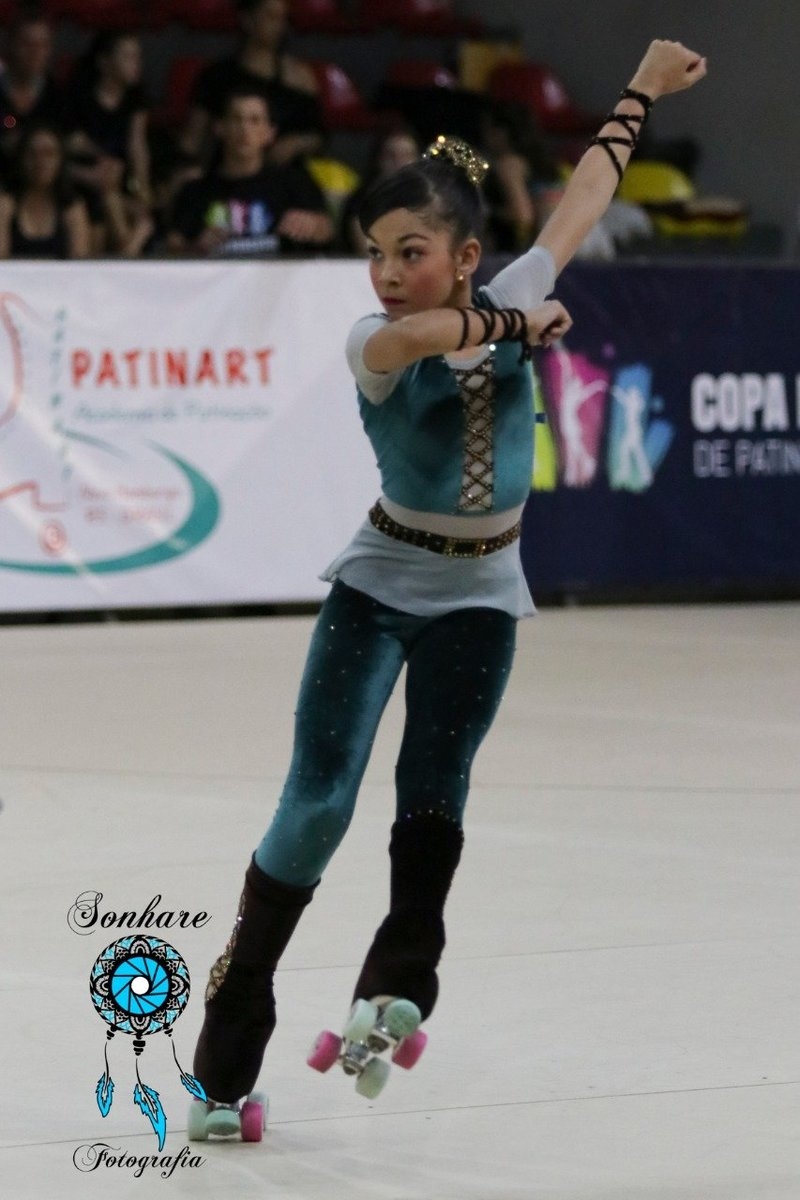 Melissa Passarelli conquista sete medalhas em torneio internacional de patinação