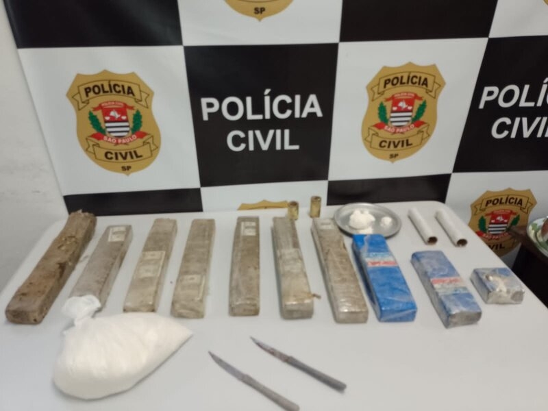 Polícia Civil localiza mais de sete quilos de drogas enterrados em terreno baldio em Praia Grande