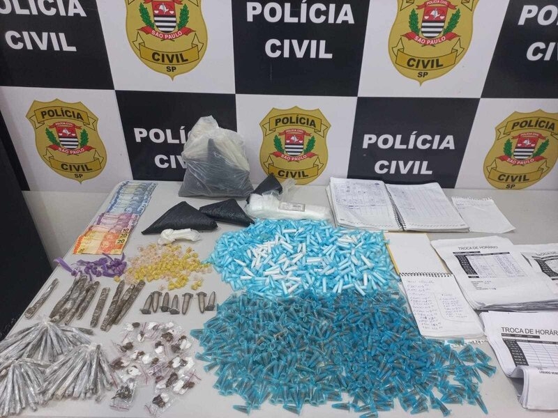 Polícia identifica centro de distribuição de drogas e prende suspeito em SV