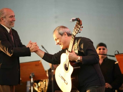 Sinfônica POP Arte Viva e Maestro Amilson Godoy convidam Toquinho e Camilla Faustino em concerto gratuito no Pier do Jardim Casqueiro, em Cubatão