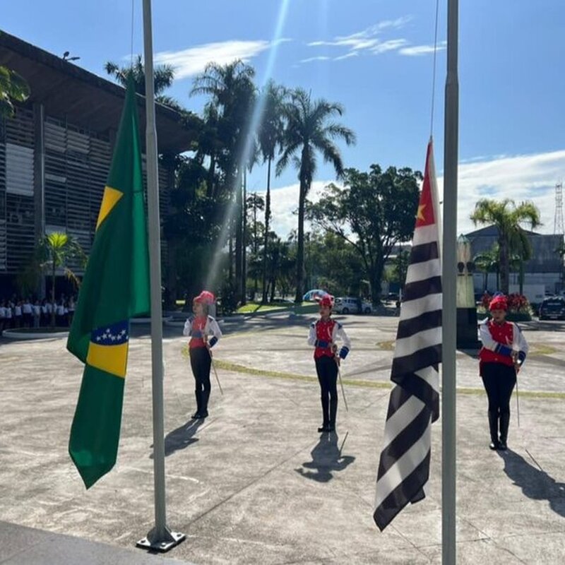 Hasteamento das bandeiras inicia as comemorações oficiais de aniversário de Cubatão