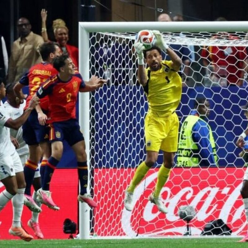Cabo Verde segura Espanha e estreia em Copas com empate histórico