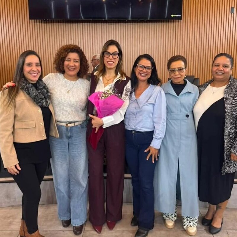  Atuante na Defesa da Mulher, Delegada Mayla Hadid é homenageada em Cubatão